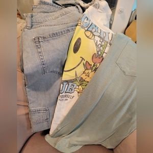 3 piece bundle. 1 pair of Hollister jeans and 2 t-shirts for 1 price!